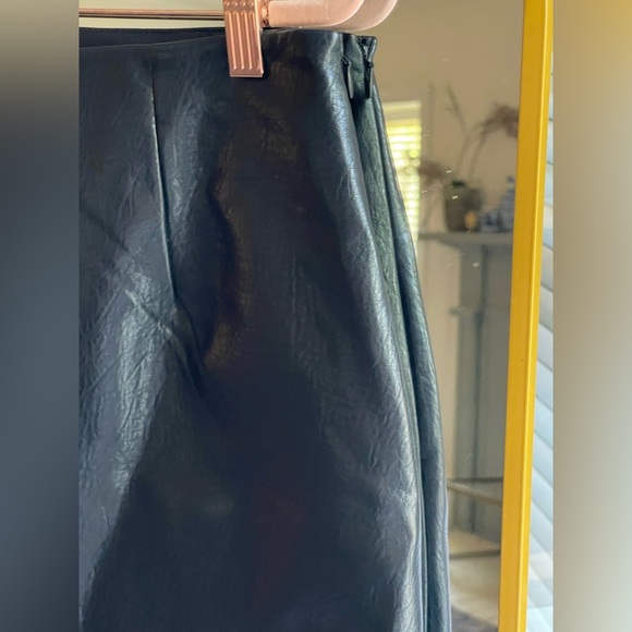 NWT Old Navy high waist Heritage Mini Black Jack Faux Leather Mini Skirt - Picture 4 of 11